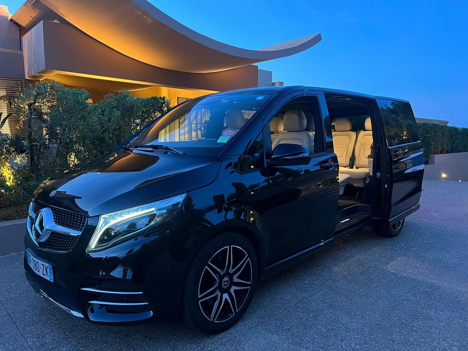 Long-distance private chauffeur transfer